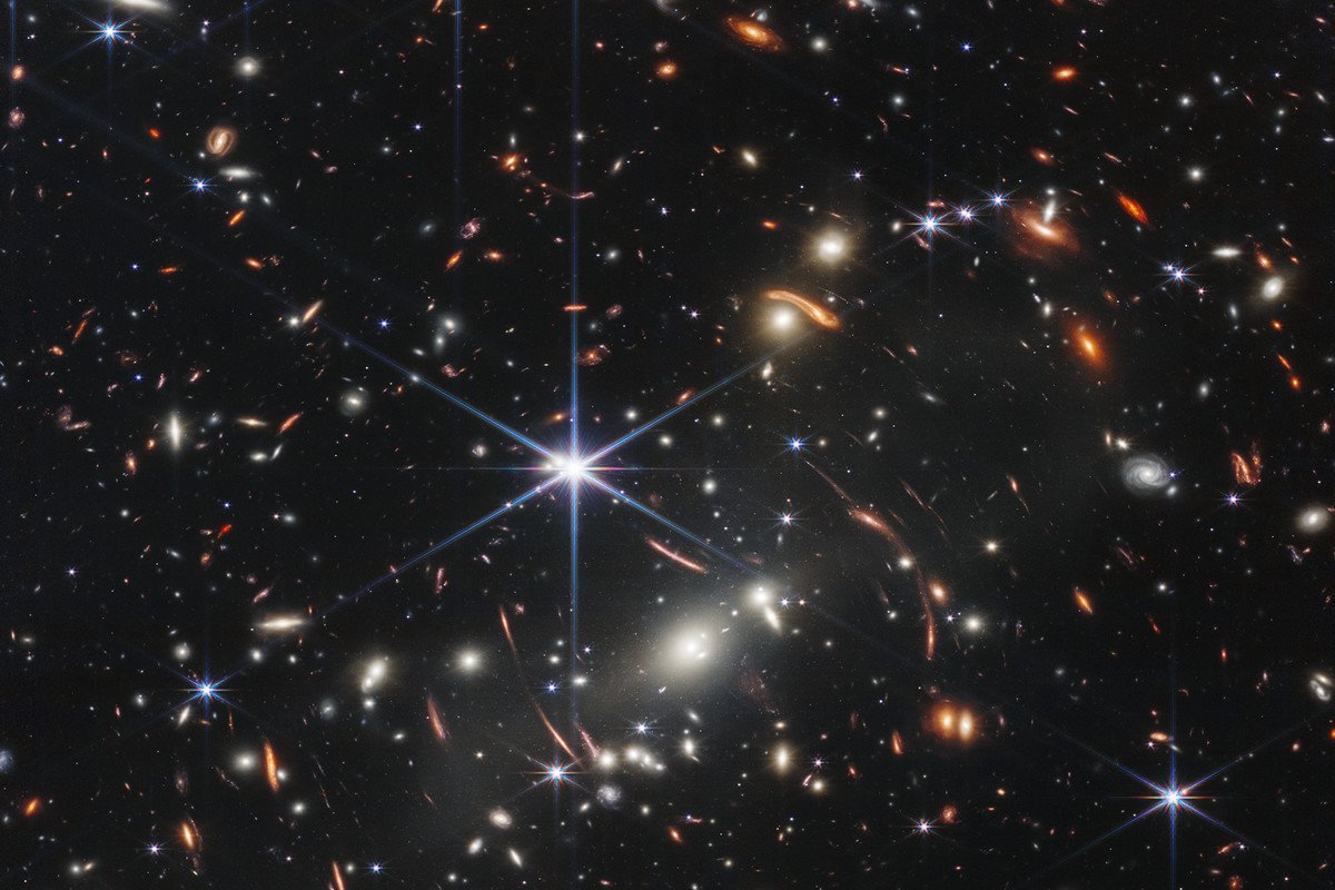  Telescopul spaţial James Webb s-ar putea să fi găsit cea mai îndepărtată galaxie observată vreodată
