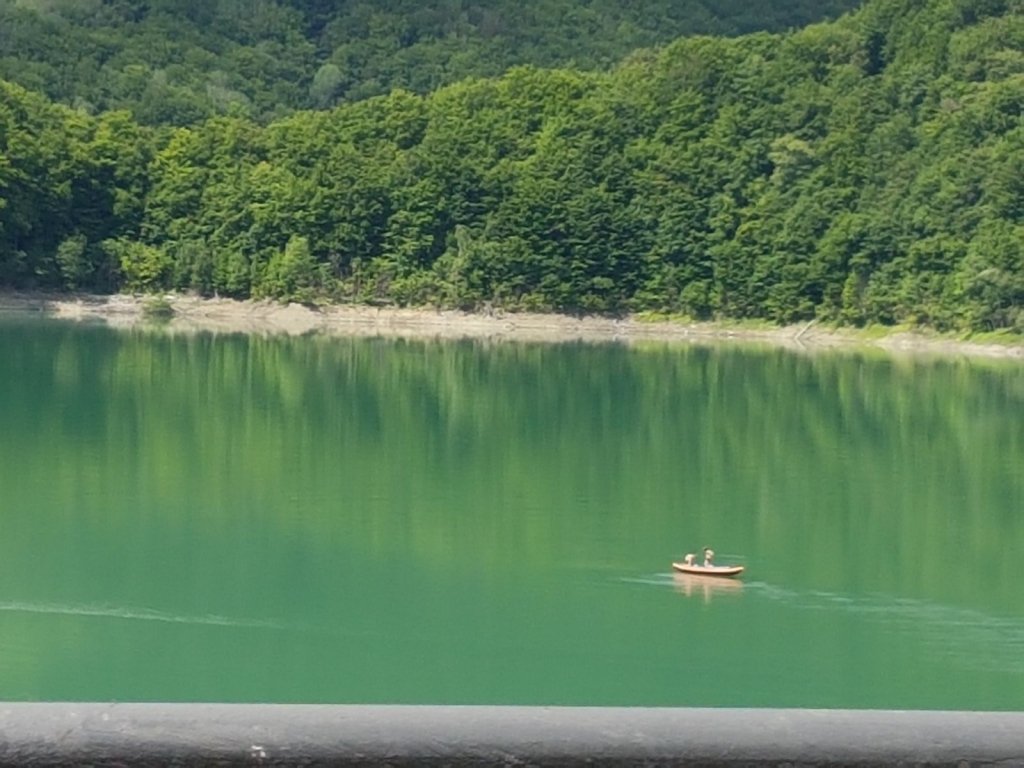  Un fermier brașovean a blocat un râu şi a făcut un lac privat pentru a-și uda culturile