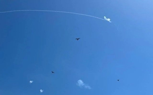  VIDEO Bătălie aeriană filmată de pe plaja din Odesa. Armata ucraineană a fost capabilă să apere orașul