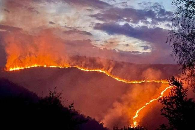  VIDEO Incendii în Apuseni: 200 de hectare cuprinse de flăcări în doar 3 zile