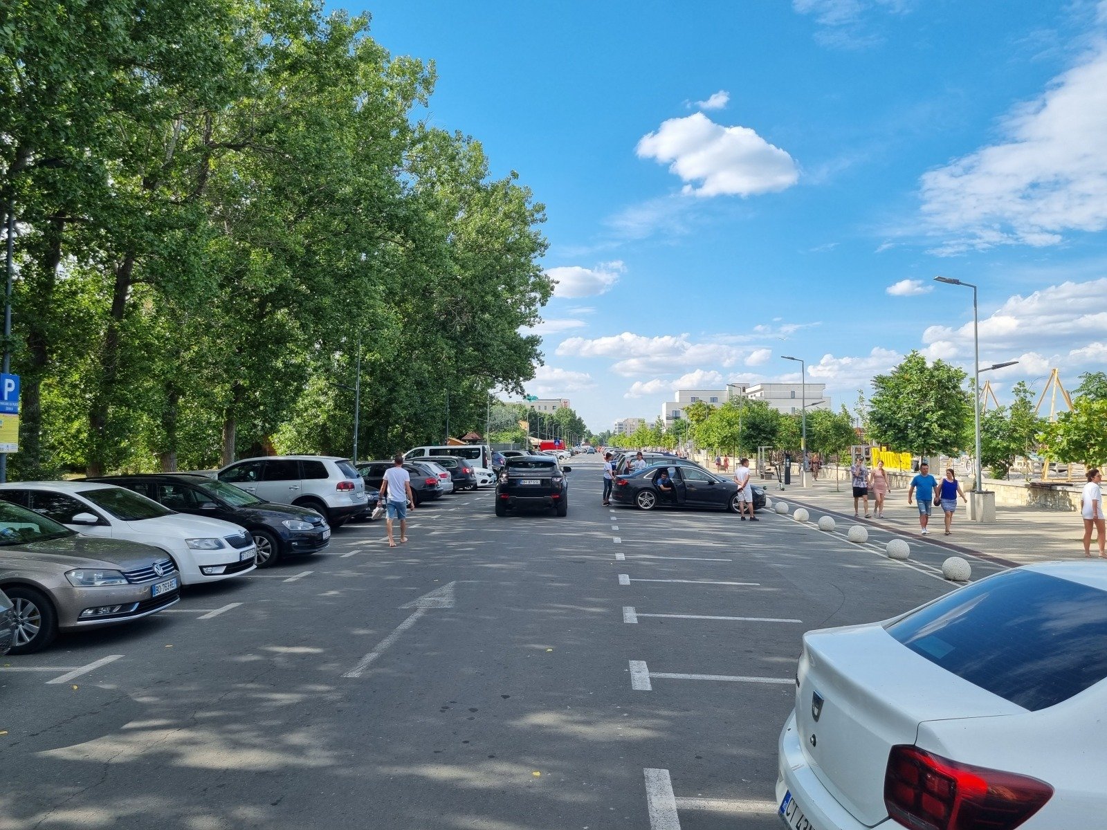  Mamaia: Doi turiști au demontat plăcuțele de înmatriculare ale mașinilor pentru a nu plăti parcarea