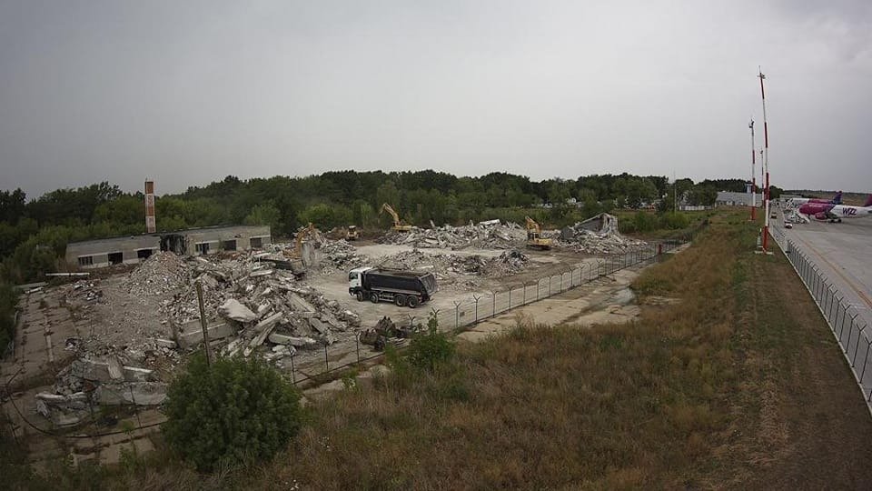  Clădire demolată complet la Iaşi pentru a face loc noului terminal de la Aeroport