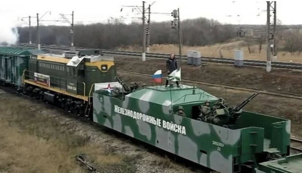 Un tren rusesc cu 40 de blindate, aruncat în aer de sistemul de rachete HIMARS. Zeci de morți
