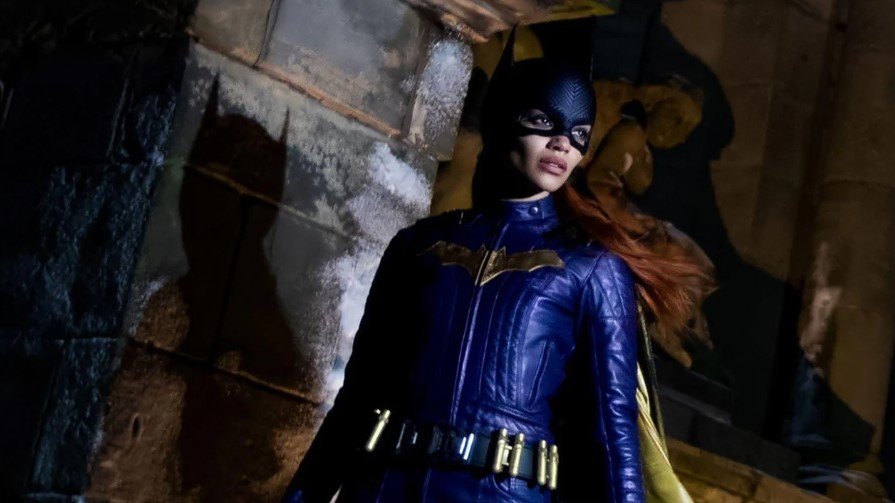  Regizorii filmului „Batgirl” s-au declarat „şocaţi” de decizia studioului Warner Bros de a nu lansa filmul