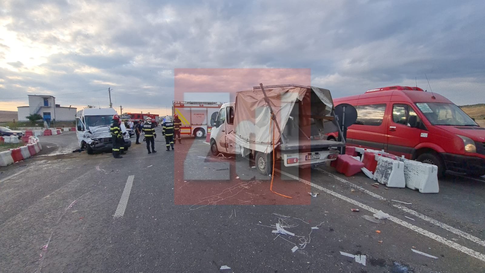  Care este starea persoanelor accidentate dimineaţă în coliziunea dintre un microbuz şi o camionetă, la Leţcani