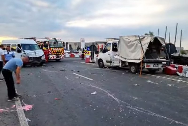  VIDEO Cinci lucrători la negru în autoutilitara implicată în accidentul de ieri de la Lețcani?