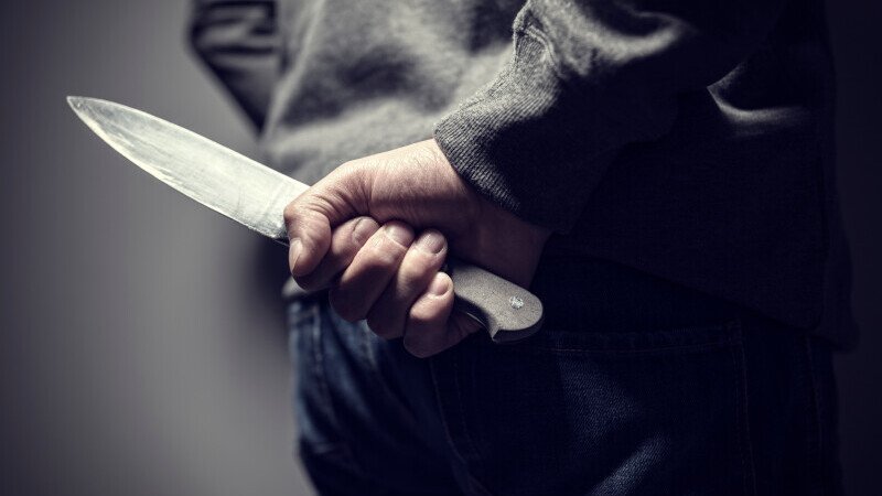  Imagini greu de urmărit într-o parcare din Franţa: un bărbat a fost decapitat cu un cuţit de fiul său