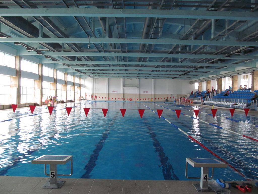  Consiliul Judeţean vrea o piscină olimpică la Brătuleni. Primăria vrea una în Iași. Concurență