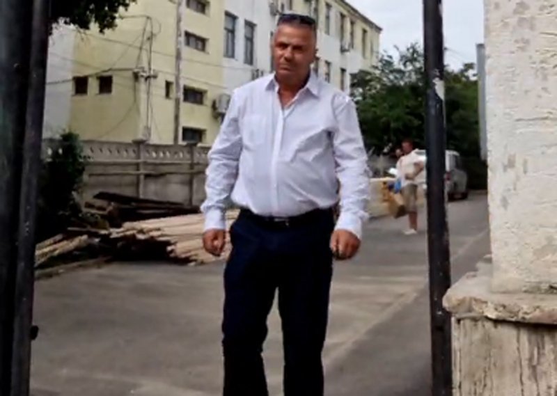  VIDEO City managerul Iașului filmat în timp ce își renovează apartamentul în timpul programului