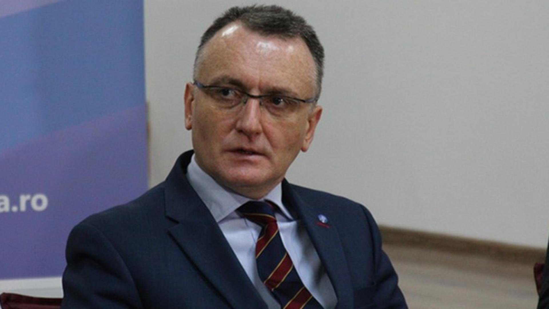  Ministrul Sorin Cîmpeanu susține că o comisie a constatat că teza sa de doctorat nu este plagiată, dar nu spune care sunt membrii comisiei