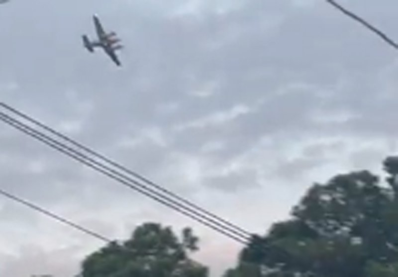  VIDEO Pilotul unui avion amenință că va prăbuși aeronava peste un supermarket din Mississippi