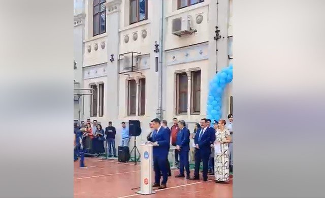  George Simion a fost huiduit de elevii de la Liceul Gheorghe Lazăr din Bucureşti (VIDEO)