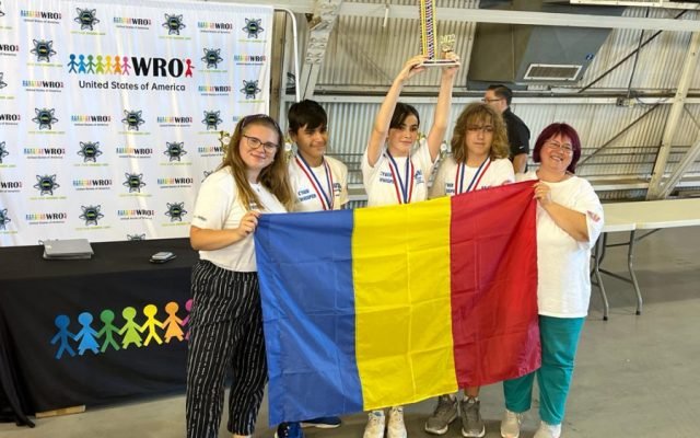  Trei elevi români au câștigat locul I la Olimpiada de Robotică, desfășurată în SUA