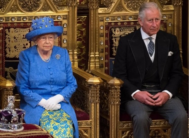  Regele Charles al III-lea se va adresa națiunii. Mii de oameni, în fața Palatului Buckingham
