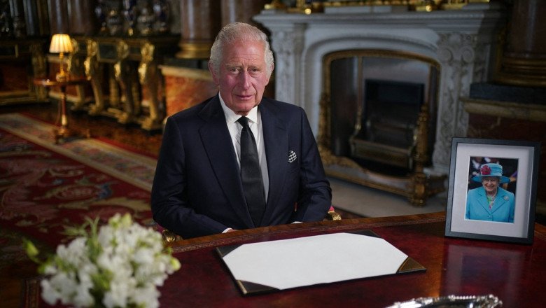  Regele Charles al III-lea promite să fie în slujba britanicilor întreaga viaţă, ca şI mama lui