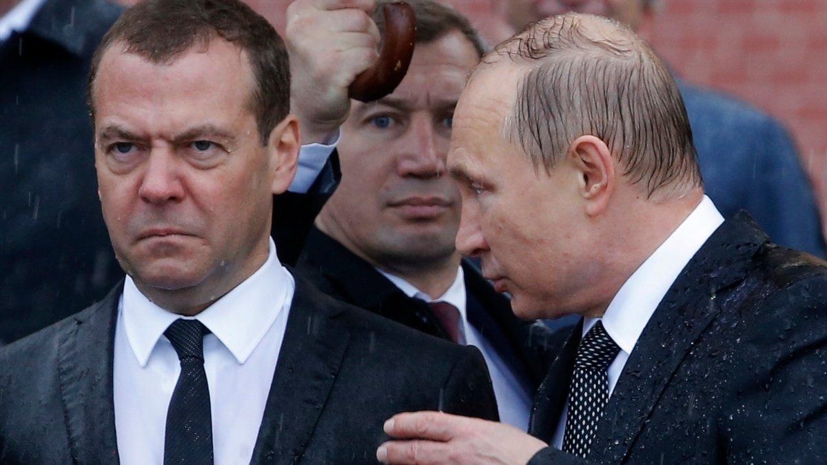  Militarii ruşi fug de rup pământul, dar lui Medvedev îi arde de ultimatumuri