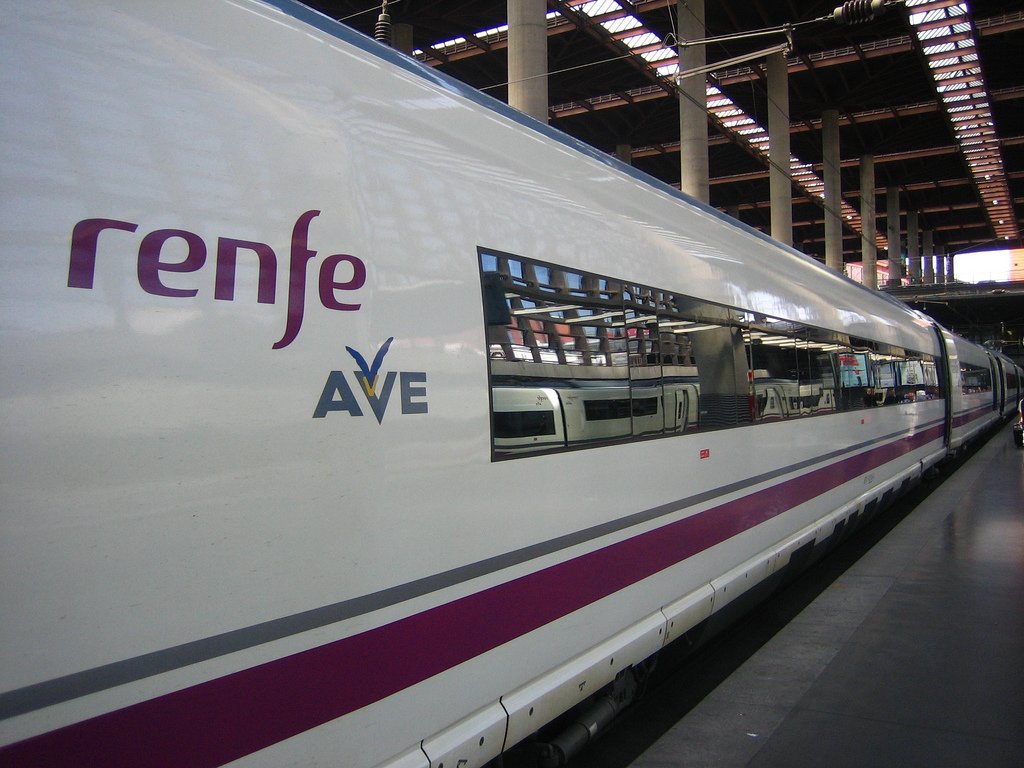  Un milion de abonamente de tren gratuite. Guvernul spaniol îi încurajează pe cetățeni să renunțe la mașini