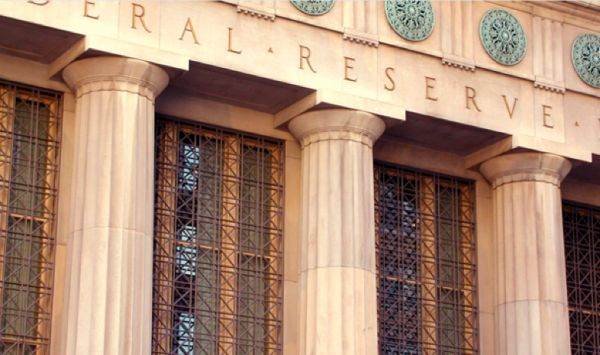  Economişti: Rezerva Federală a SUA va mări dobânda de referinţă la peste 4% şi o va menţine acolo după 2023