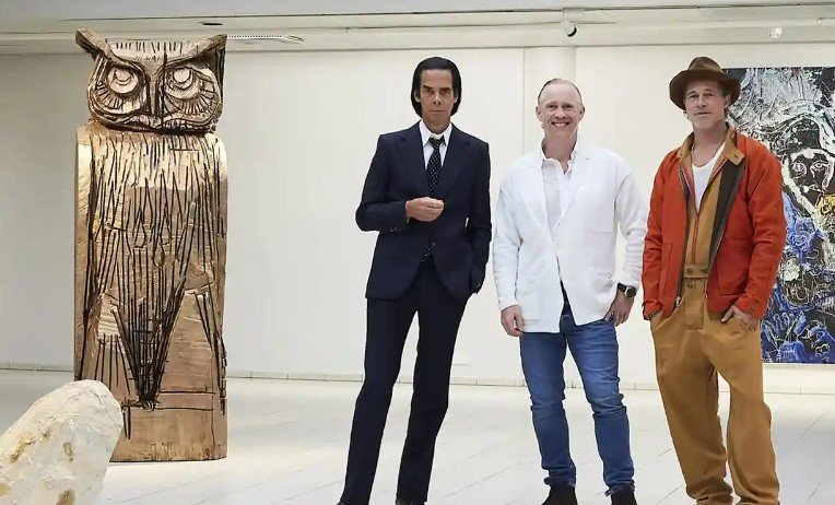  Brad Pitt a debutat ca sculptor în cadrul unei expoziţii organizate în Finlanda