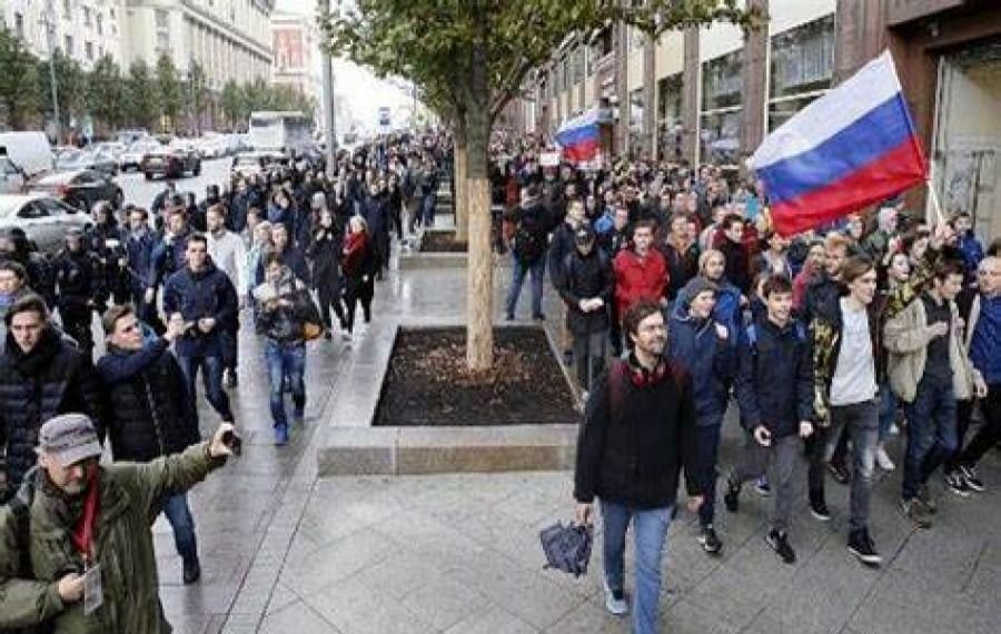  Valul de proteste a ajuns până în inima Rusiei. Mii de manifestanți se află pe străzile din Moscova VIDEO