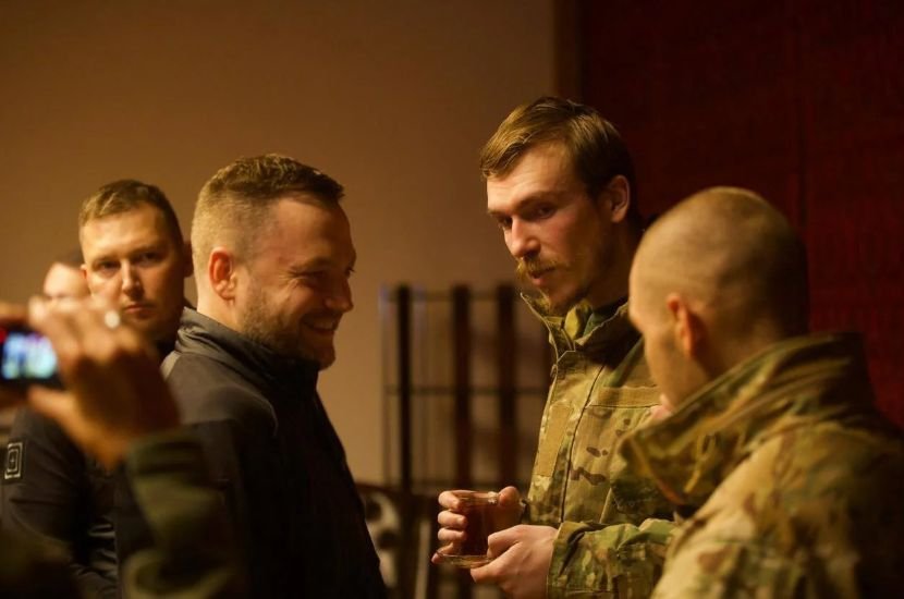  Rușii, șocați că Putin i-a eliberat pe luptătorii Azov la schimb cu tatăl finei sale