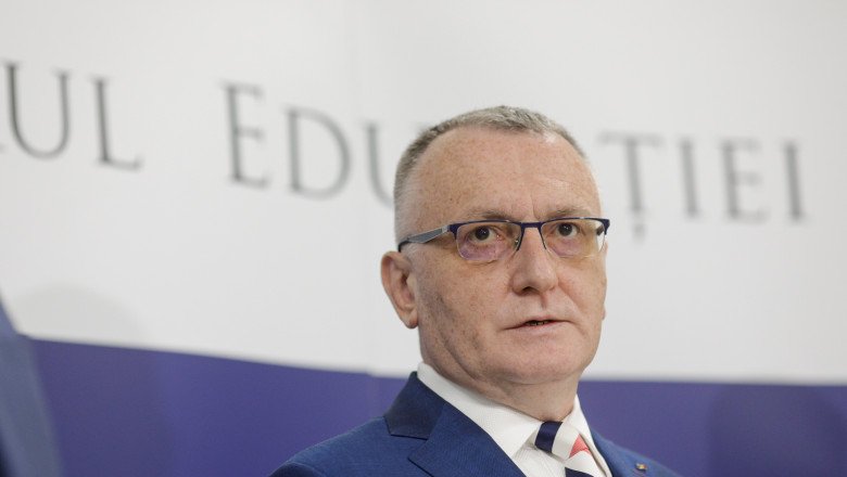  Sorin Cîmpeanu, ministrul Educaţiei, răspunde la acuzaţiile de plagiat cu alte acuzaţii. Nimic despre fondul problemei!