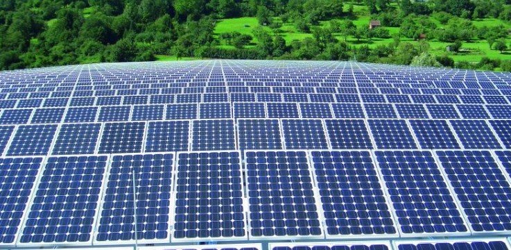  Panourile fotovoltaice se adună în depozite tocmai când Europa se confruntă cu o criză energetică