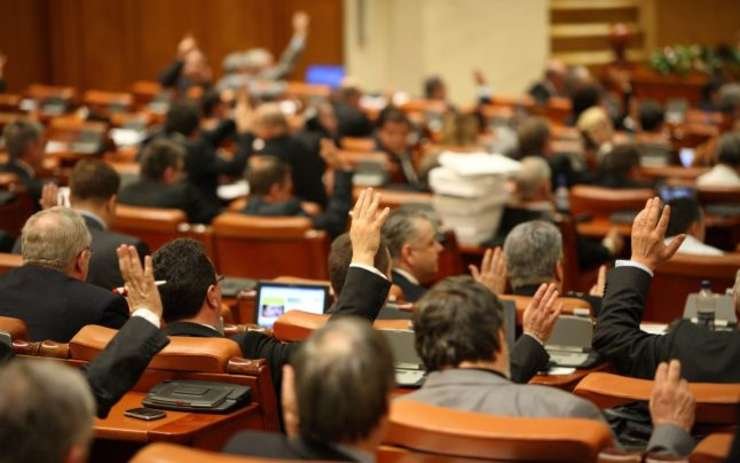  Camera Deputaţilor a votat majorarea salariilor pentru primari, viceprimari, preşedinţii şi vicepreşedinţi de Consilii Judeţene