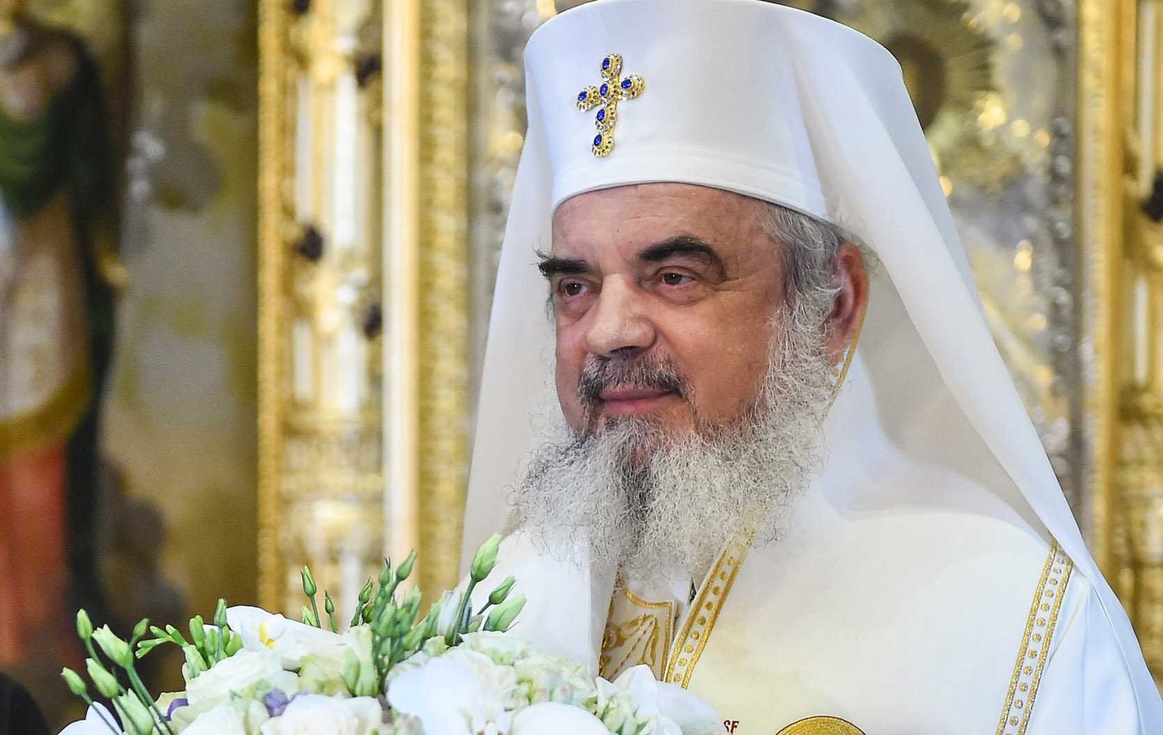  Patriarhul Daniel: Să răspundem lui Dumnezeu prin rugăciune şi oamenilor încercaţi cu fapte bune