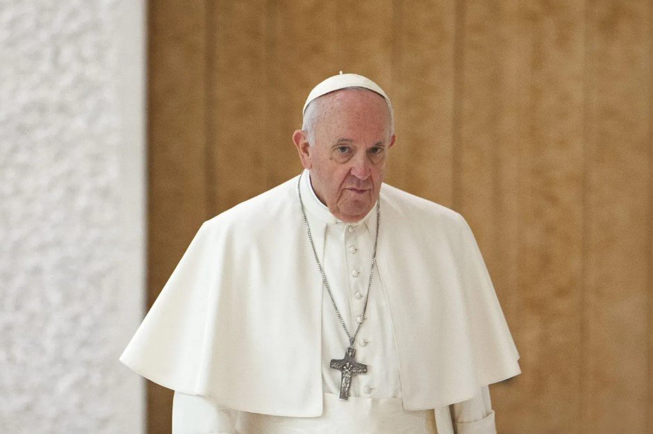  Papa Francisc l-a „implorat” pe Putin să „oprească spirala violenţei” din Ucraina