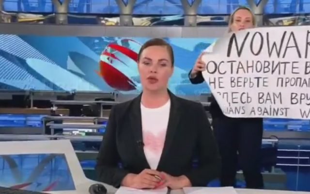  Jurnalista disidentă Marina Ovsiannikova este dată în urmărire de autorităţile ruse