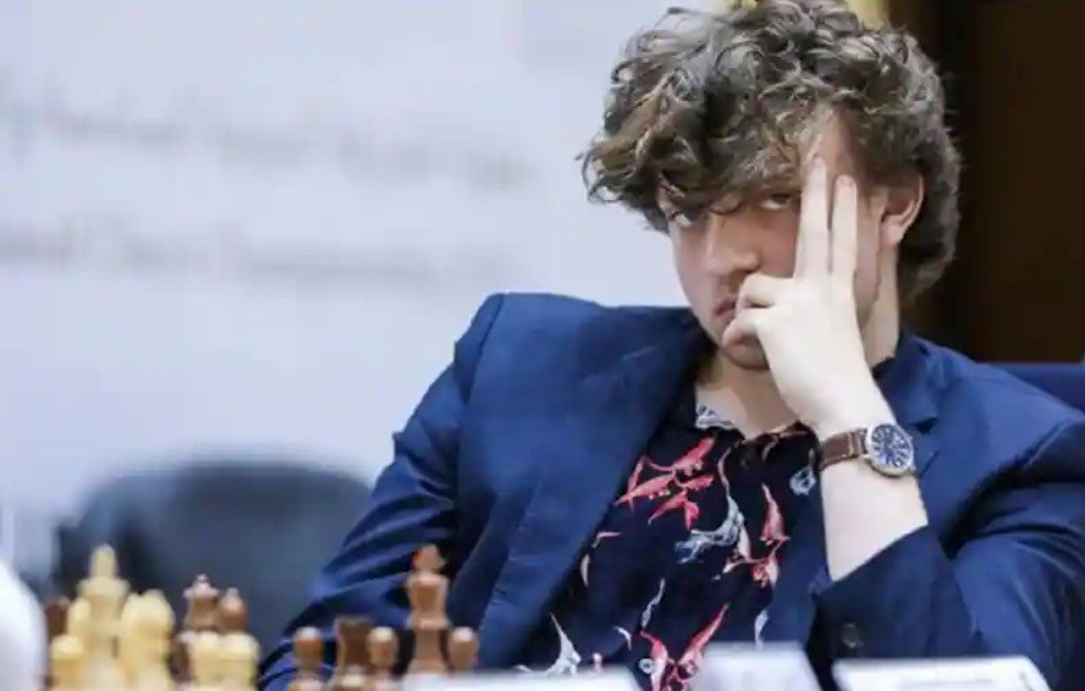  Marele maestru Hans Niemann a trişat probabil la cel puţin 100 de meciuri online de şah