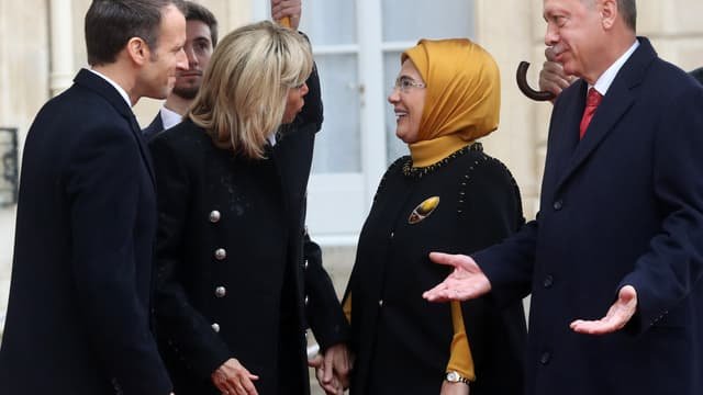  Erdogan susţine că soţia sa şi cu a preşedintelui Macron se înţeleg bine, ei însă nu