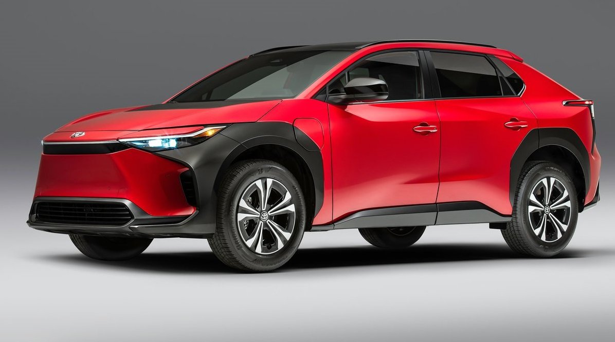  Toyota Motor a reluat producţia primului său vehicul electric – bZ4X