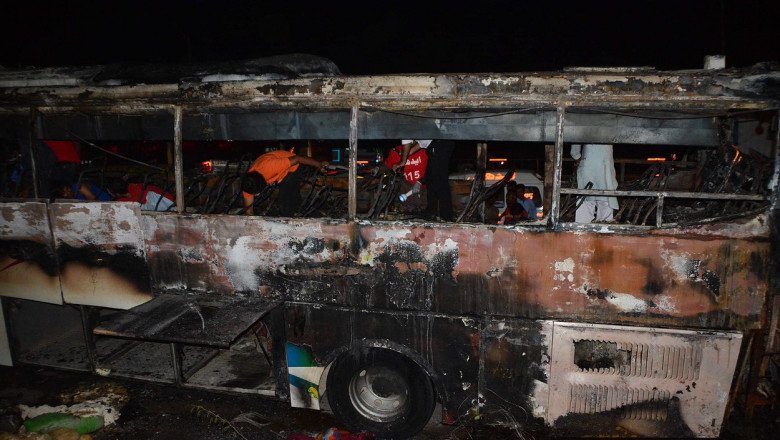  18 oameni salvați de inundațiile din Pakistan au murit arși în autobuzul care îi ducea înapoi acasă. Printre victime, 12 copii
