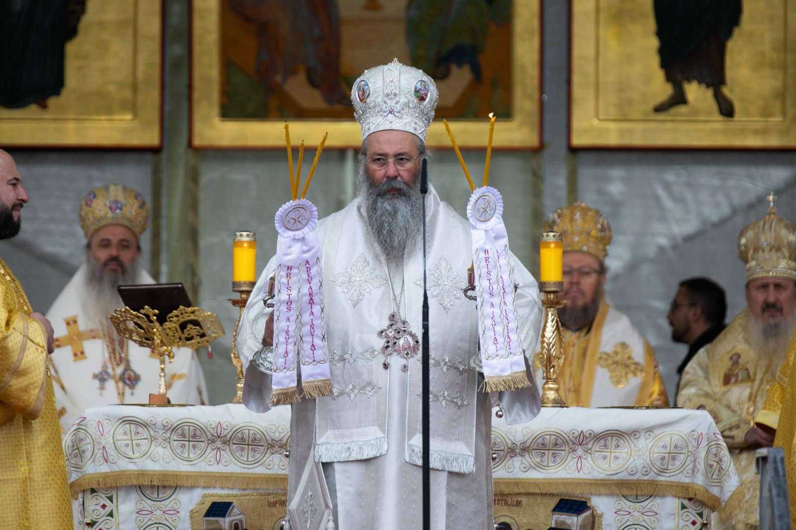  Ce poate să facă Biserica în vreme de război. Diplomație religioasă a IPS Teofan la Slujba sărbătorii Sf Parascheva FOTO