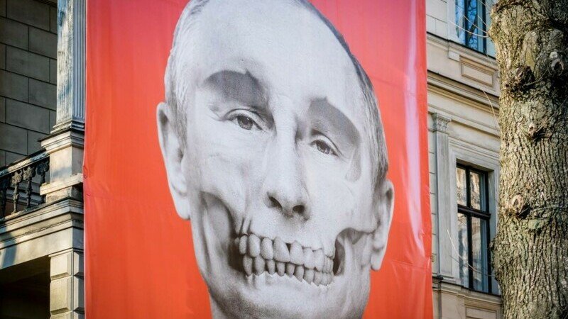  Elitele din Rusia vorbesc despre o schimbare a puterii. “O situaţie revoluţionară”