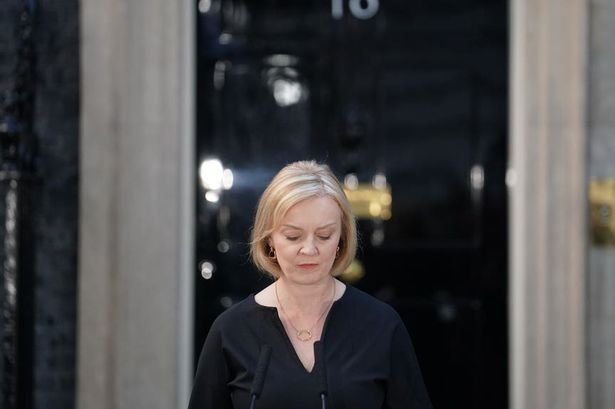  Liz Truss demisionează din funcţia de premier după 45 de zile de mandat