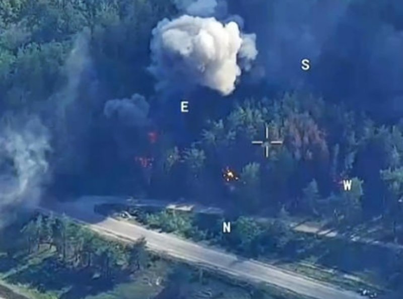  VIDEO Convoi militar rusesc lovit de o rachetă ucraineană în Lugansk