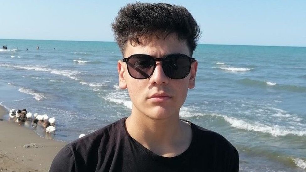  Un elev de 17 ani din Iran a fost împuşcat mortal de la mică distanţă în timpul protestelor