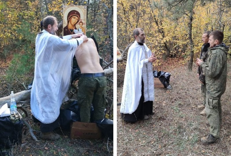  FOTO Scenetă absurdă într-o pădure din Bașkiria: un preot botează recruții armatei ruse într-un sac pentru cadavre