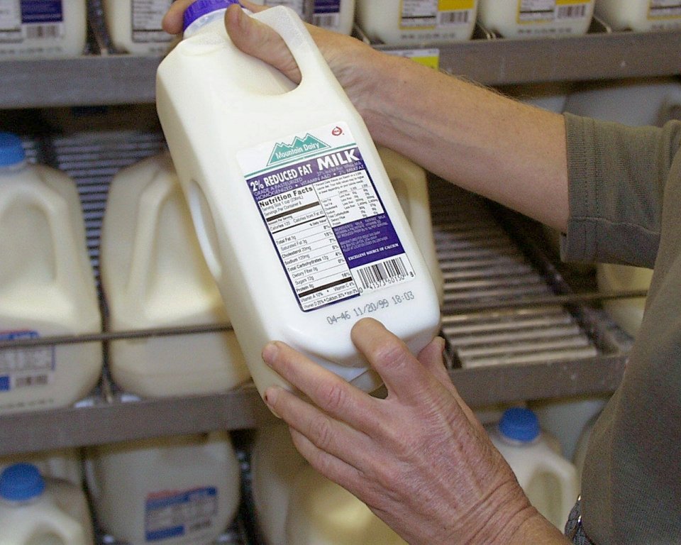  O toxină scade vânzările de lapte la Iaşi cu 50%