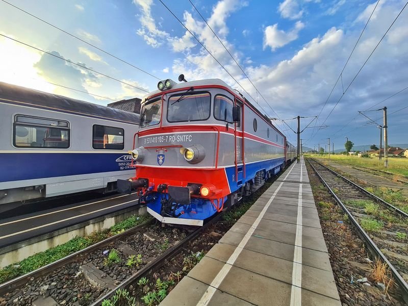  CFR bate record după record. În 2021, trenurile din România au întârziat în total 6 ani și jumătate