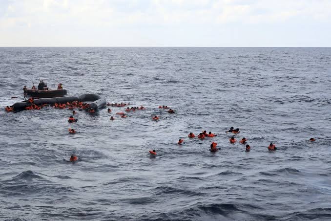  Cel puţin 20 de migranţi s-au înecat în largul insulei greceşti Evia