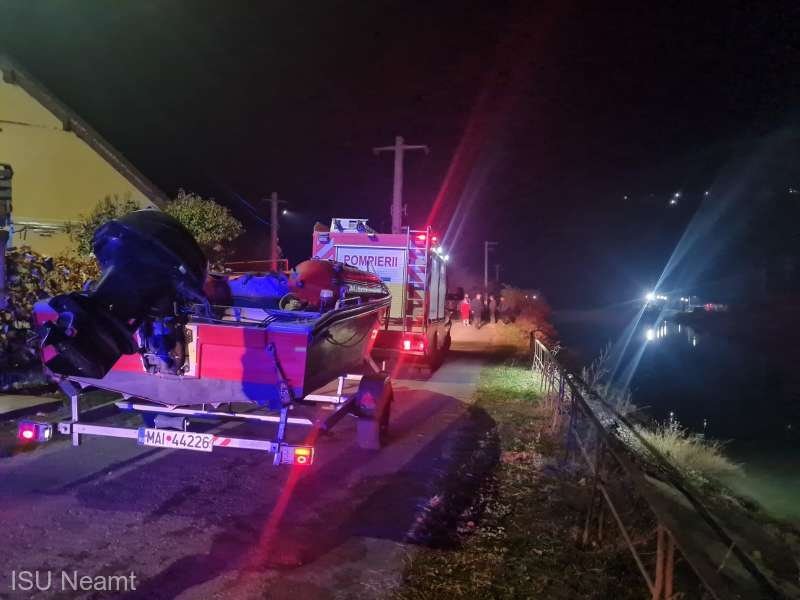  O maşină în care se aflau doi tineri a căzut în canalul de aducţiune al hidrocentralei Stejaru