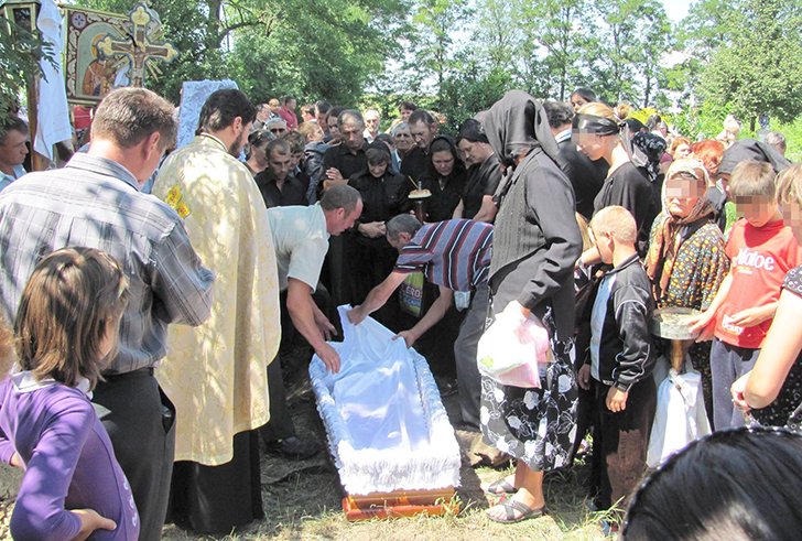  Premieră macabră la Vaslui :înmormântare fără mort, chiar dacă exista decedatul