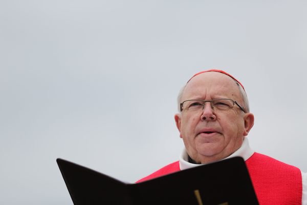  Cardinalul francez Jean-Pierre Ricard mărturiseşte că a abuzat o fată de 14 ani