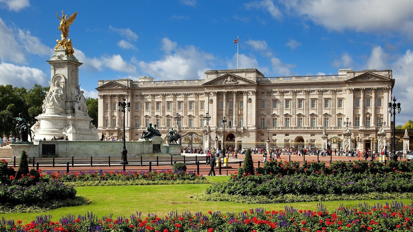  Palatul Buckingham a prezentat săptămâna aceasta noua monogramă a reginei consoarte Camilla