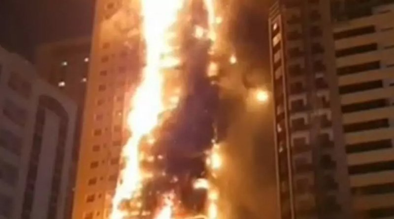  VIDEO Incendiu de proporții în Dubai. Zgârie-nori cuprins de flăcări uriașe
