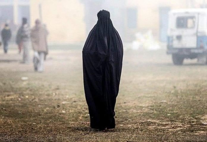  Talibanii au interzis femeilor afgane accesul în parcuri şi grădini la Kabul